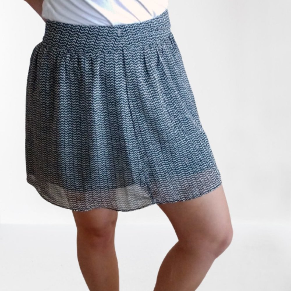 Gap Black & White Chevron Mini Skirt Size 10